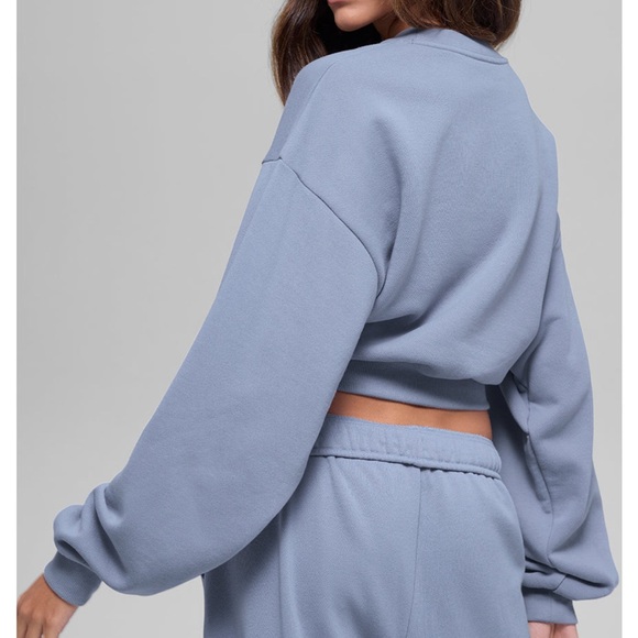 ALO Yoga Winter Frost Accolade Cropped Crewneck - Picture 3 of 6